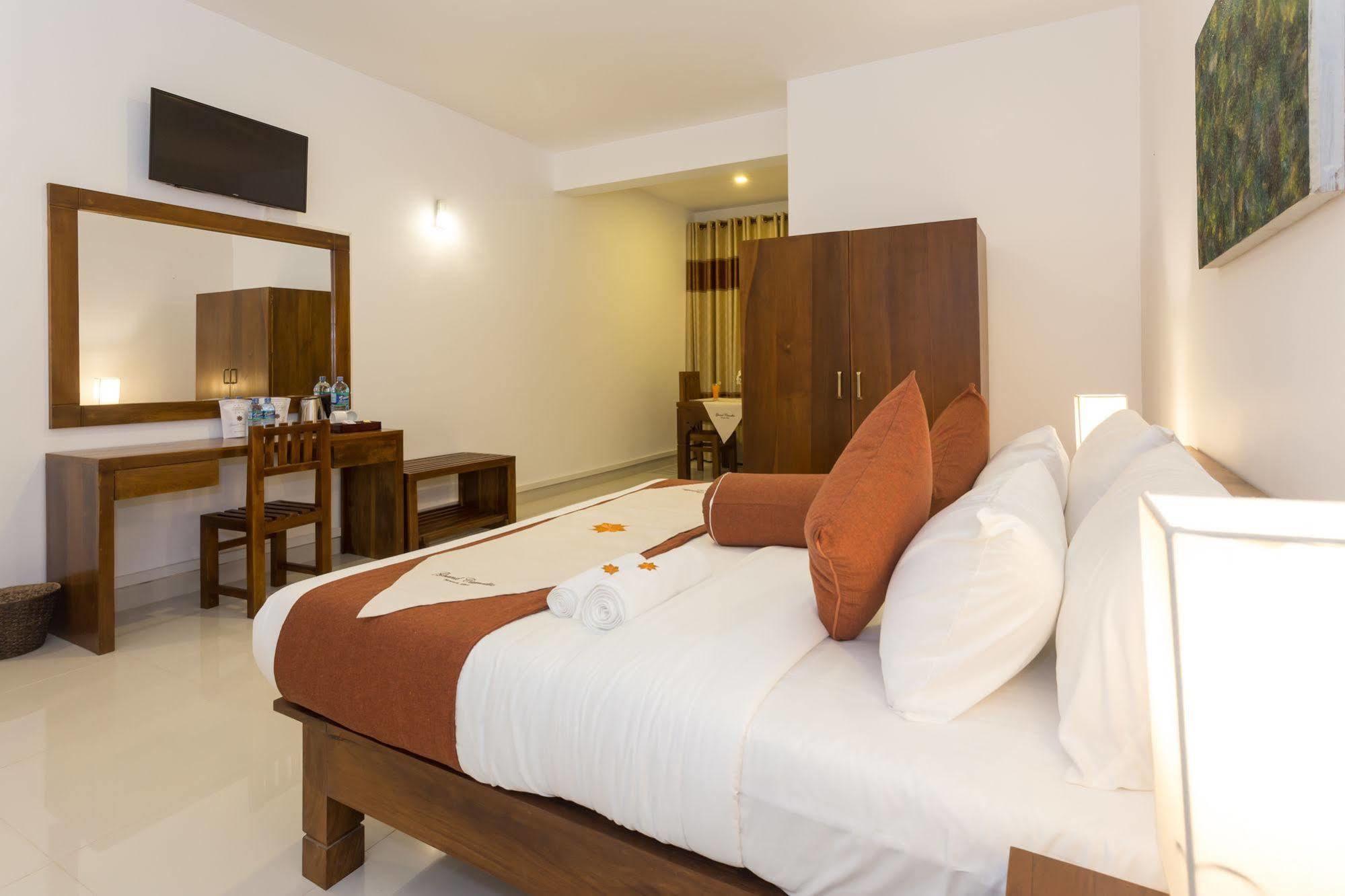 נוארה אליה Grand Camellia Hotel מראה חיצוני תמונה